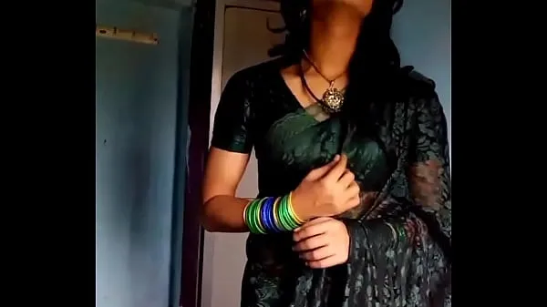 گرم Crossdresser in green saree ٹھنڈے ویڈیوز