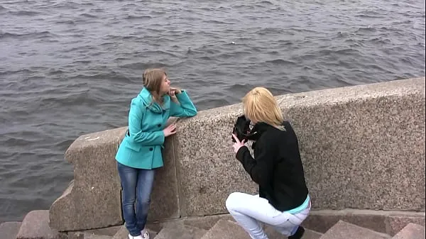 Hot Lalovv A / Masha B - Taking pictures of your friend kule videoer