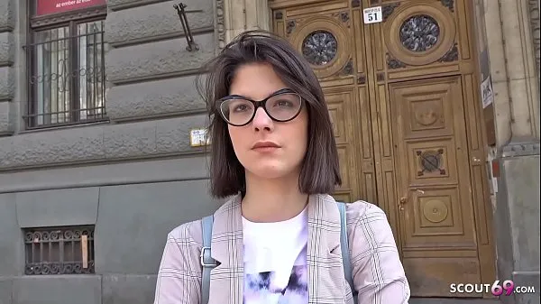 Vroči GERMAN SCOUT - Teen Sara Talk to Deep Anal Casting kul videoposnetki