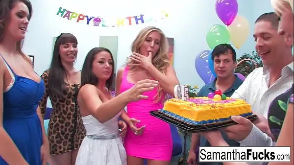 Hete Samantha celebrates her birthday with a wild crazy orgy coole video's