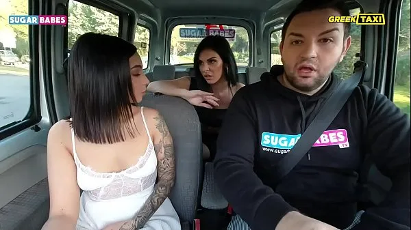 Vroči SUGARBABESTV: Greek Taxi - Lesbian Fuck In Taxi kul videoposnetki