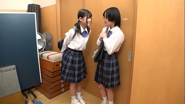 人気の小さな若い日本のレズビアン女子高生ストラップオンファック＆クラスメイトによって処理クールな動画