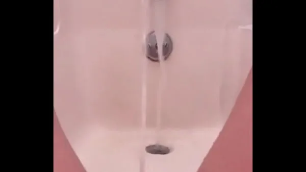 Hotte 18 yo pissing fountain in the bath seje videoer