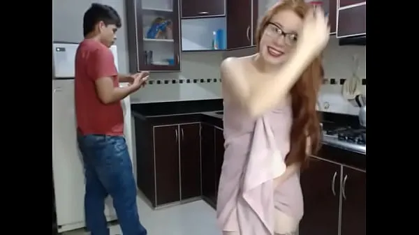 Žhavá Redhead towel tease skvělá videa