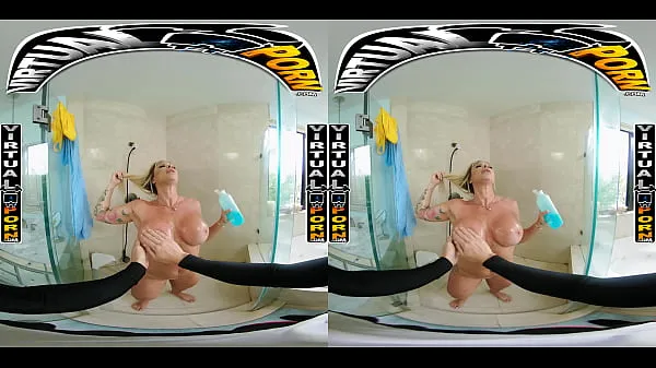 हॉट Busty Blonde MILF Robbin Banx Seduces Step Son In Shower बेहतरीन वीडियो