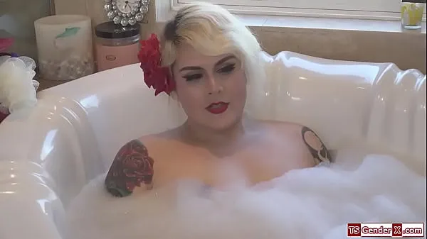 حار Trans stepmom Isabella Sorrenti anal fucks stepson بارد أشرطة الفيديو