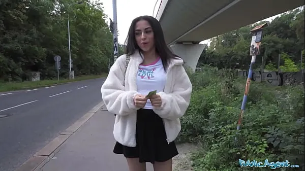 Žhavá Public Agent - Pretty British Brunette Teen Sucks and Fucks big cock outside after nearly getting run over by a runaway Fake Taxi skvělá videa