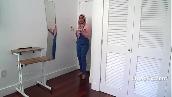 人気のCorrupting My Chubby Hijab Wearing StepNieceクールな動画