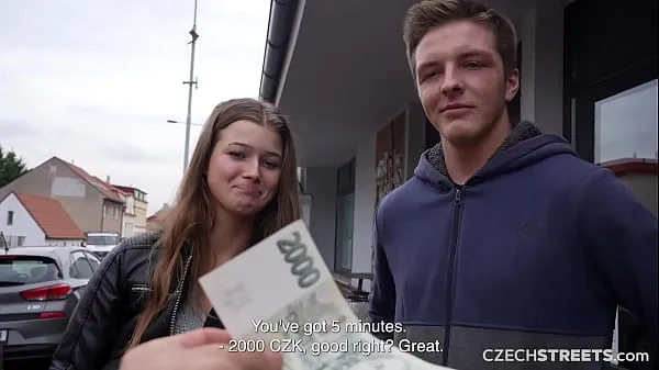 Vroči CzechStreets - He allowed his girlfriend to cheat on him kul videoposnetki