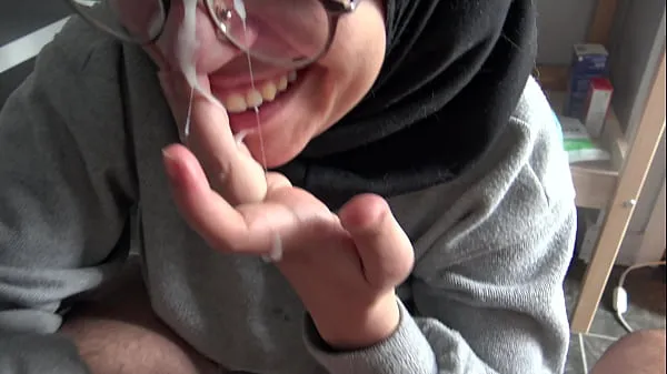 Καυτά A Muslim girl is disturbed when she sees her teachers big French cock δροσερά βίντεο