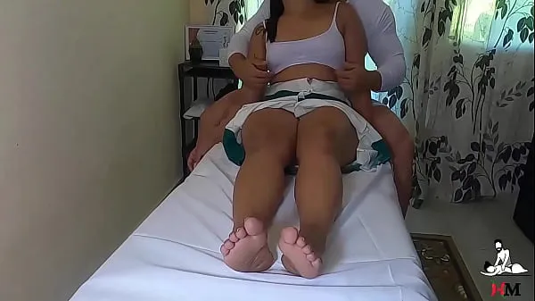 Vroči Married woman screaming and enjoying a tantric massage kul videoposnetki