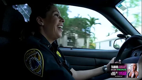 گرم Nikki Brooks In StepMom Wants To Role Play As A Cop and Have Sex On My Bed ٹھنڈے ویڈیوز