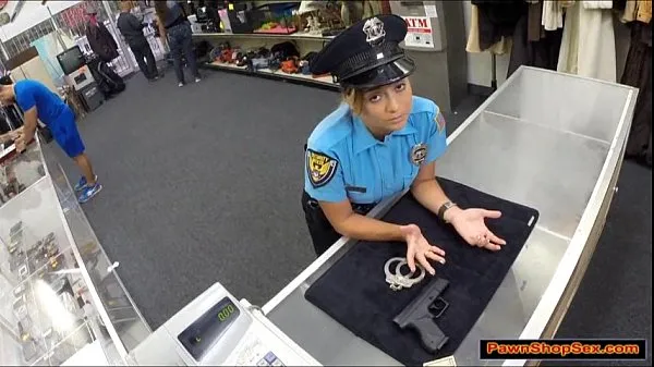 Heta Police officer pawns her gun and is fucked coola videor
